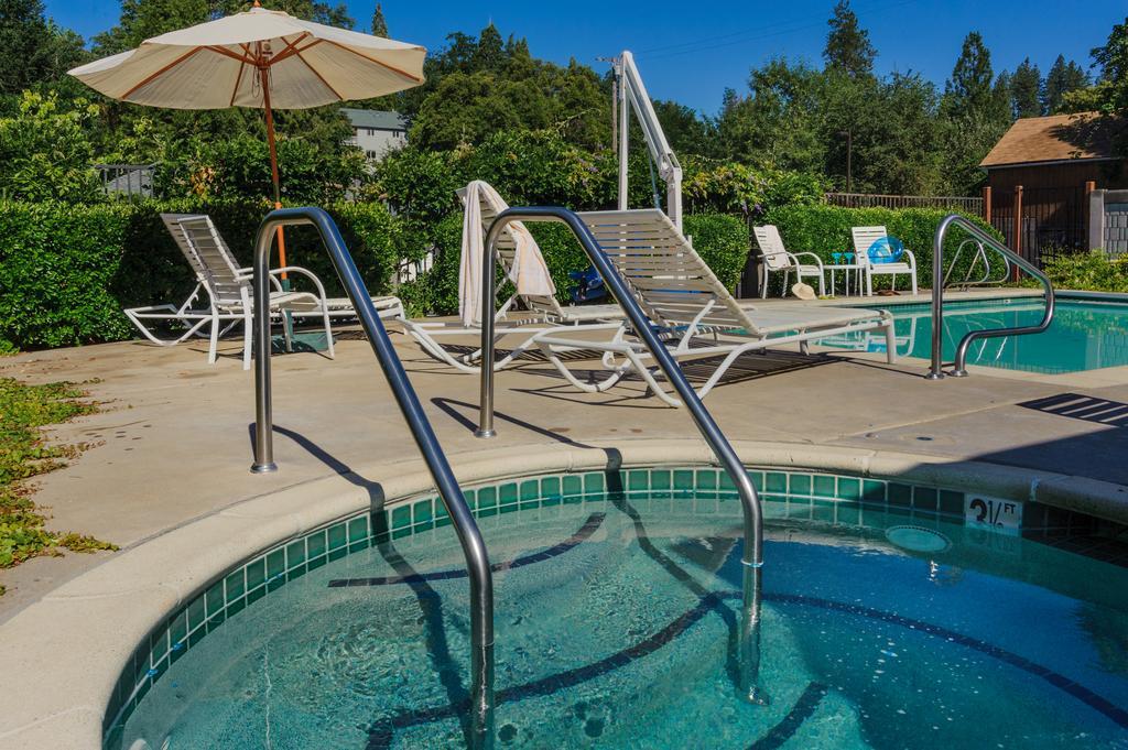 Grass Valley Courtyard Suites Екстер'єр фото
